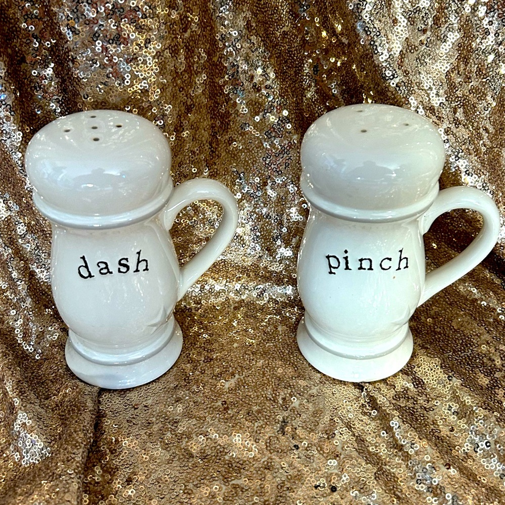 NWOT salt & pepper shaker set